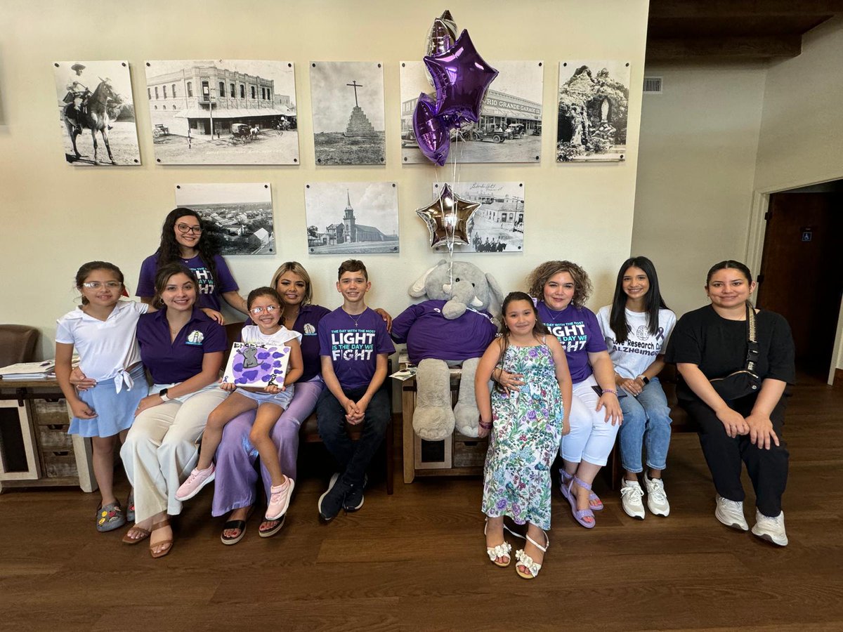 Jacantu32's tweet photo. I'm so so happy with the great turn out we had today at #thelongestday event. Loved that our kids joined us and learned about advocacy and how we can put a stop and #ENDALZ 💜 https://t.co/a4UnGCbAso