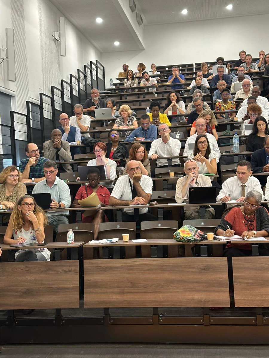 acguyane's tweet photo. #profan | Lancement du séminaire académique PROFAN ce matin en présence du Recteur, avec une intervention de Jean-Marc Monteil et une conférence de Céline Buchs, suivies par des échanges et des ateliers de travail l'après-midi. https://t.co/hBax8Rvjrj