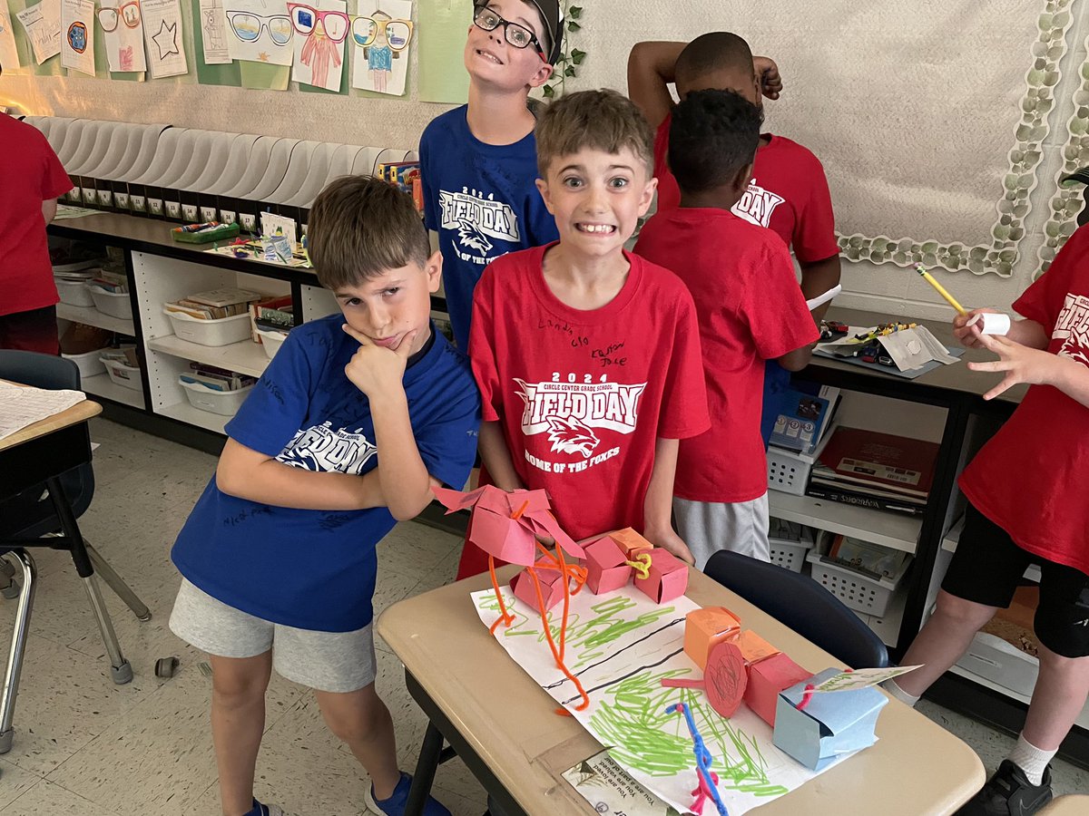 edrewY115's tweet photo. Partnered up with @MsThomasCCGS  class to make geometric cities! So fun and the kids were so creative. 🤗 @115ccgs https://t.co/kSiM1welHi