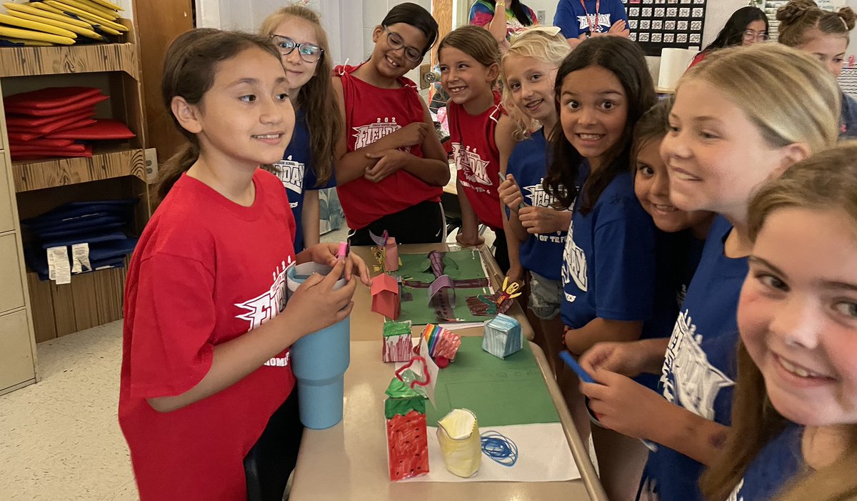 edrewY115's tweet photo. Partnered up with @MsThomasCCGS  class to make geometric cities! So fun and the kids were so creative. 🤗 @115ccgs https://t.co/kSiM1welHi