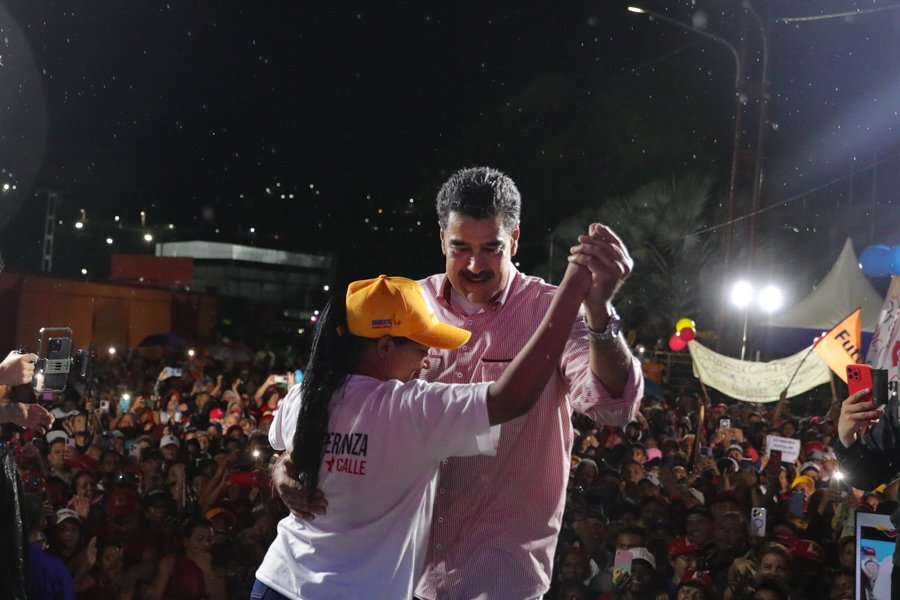 Recorrí los Valles del Tuy y el pueblo en las calles movilizado, amoroso y apasionado me acompañó a entregar obras: en Cartanal entregué un Liceo de paquete, en Cúa un CDI y una SRI de primer mundo y en Charallave troté de la mano del pueblo con energía para luego entregar el