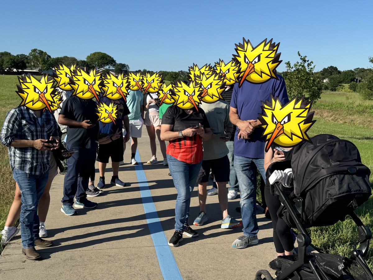 ATPTPodcast's tweet image. 🟡The Carrollton Raid Community showed up tonight for Zapdos Raid Hour!

🌩️It was nice to have some sunshine after all the rain. (If only we could skip out on the humidity)

💛We hope to see you next time!

#PokemonGO #CarrolltonTx
