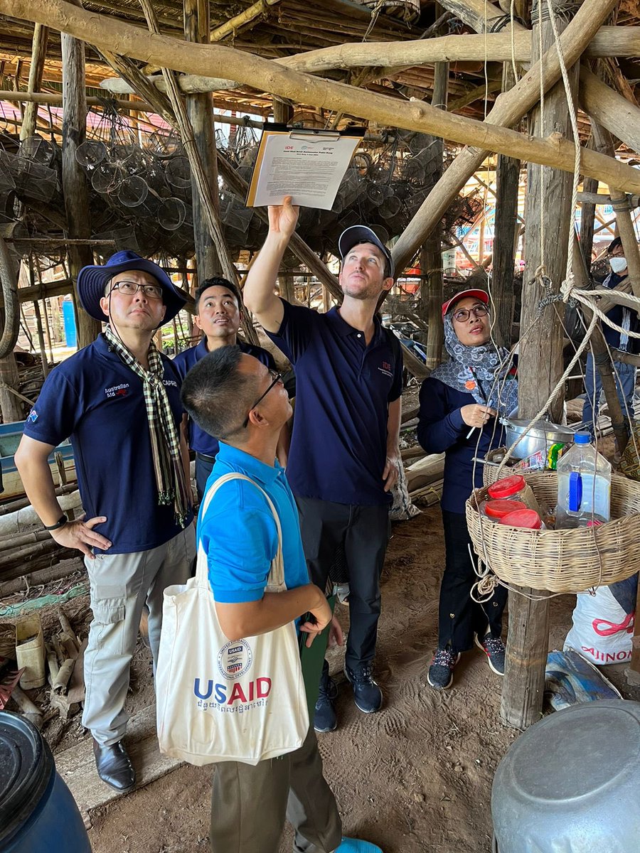 AusEmbPP's tweet photo. With @iDEorg 🇦🇺 is helping families in flood prone villages near the Tonle Sap lake to manage their hygiene and sanitation needs, including through the provision of “sky latrines” to safely capture and store human waste, minimising the risk of disease. Visited one this week 🙏🏽 https://t.co/oiubMuUTBQ