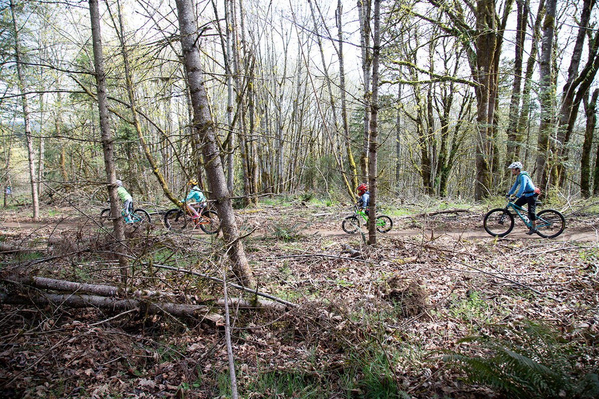 oregonmetro's tweet image. Do your part to prevent the spread of invasive species while mountain biking! Spray your bike down between rides and bring a handheld boot brush with you to clean on the go. Your favorite trails will thank you! #PlayCleanGo #PlayCleanGoWeek