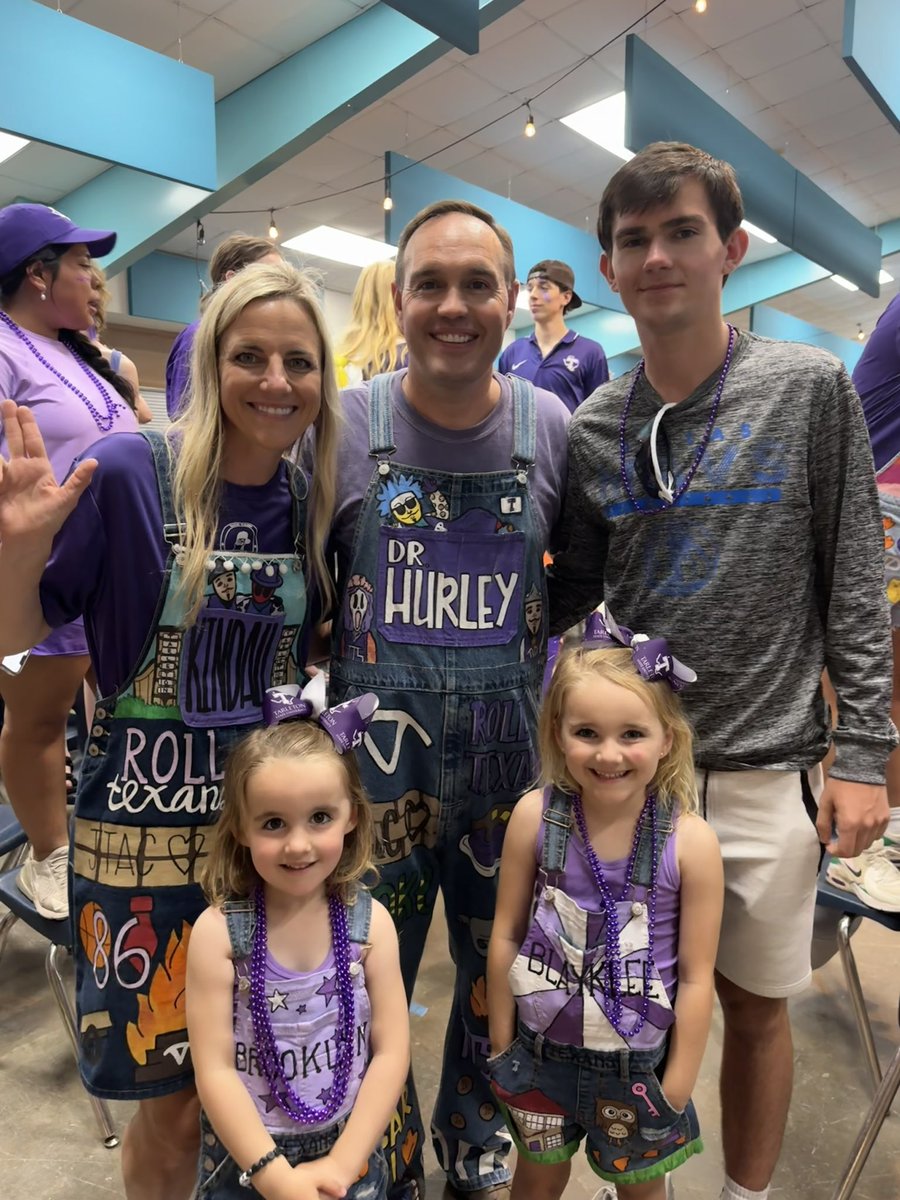 TarletonPrez's tweet photo. A Happy Wednesday from our purple bleeding family, #PurplePoo, @TarletonState Duck Camp alumni, and future Texans! #BleedPurple 💜 https://t.co/oFZaj2vBho