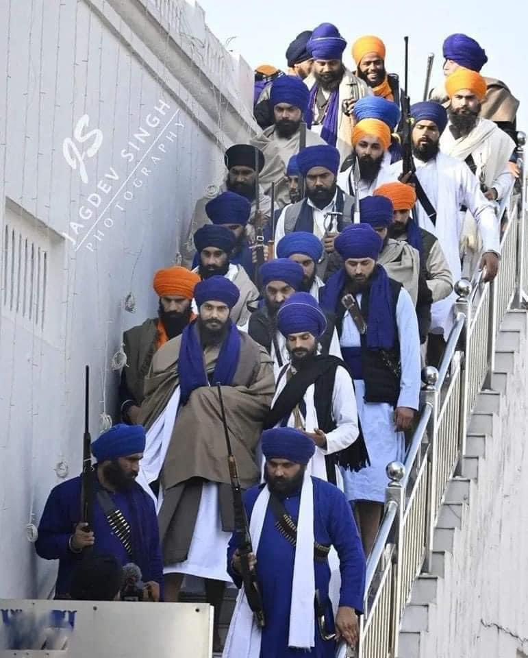 ਧਰਤੀ ਦਾ ਉਹ ਜਰਖੇਜ਼ ਹਿੱਸਾ
ਜਿੱਥੇ ਫ਼ਸਲਾਂ ਦੇ ਨਾਲ 
ਜਿਗਰੇ ਵੀ ਉੱਗਦੇ ਐ ~ਪੰਜਾਬ