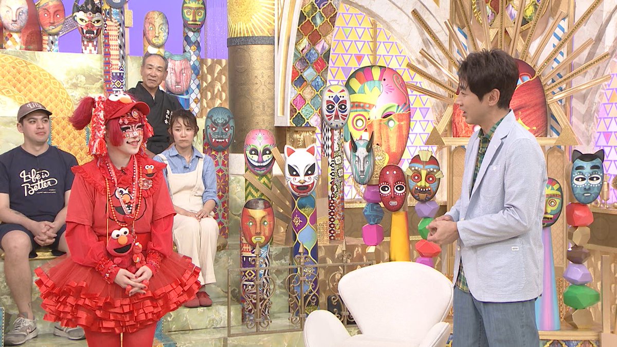 ohmygod_ntv's tweet photo. ◤ ６/８(土)あさ10：30からの
「オー！マイゴッド！は・・・
原宿で大人気💛二大“原宿の神”が登場！その➁🙂|

まるで歩くテーマパーク🎡🪆⁉️⁉️
カラフルな色使いのメイクやファッションでカリスマ的存在✨🌈世界一原宿KAWAII美容師🌈#雑煮ちゃん　がスタジオに降臨😻👼
スタジオ大盛り上がり🎶😄孝太郎がドハマり⁉️
神直伝✨の #推しデコラ ファッションは必見❣️🎀💝

#ヒロミ　 #小泉孝太郎
#オーマイゴッド