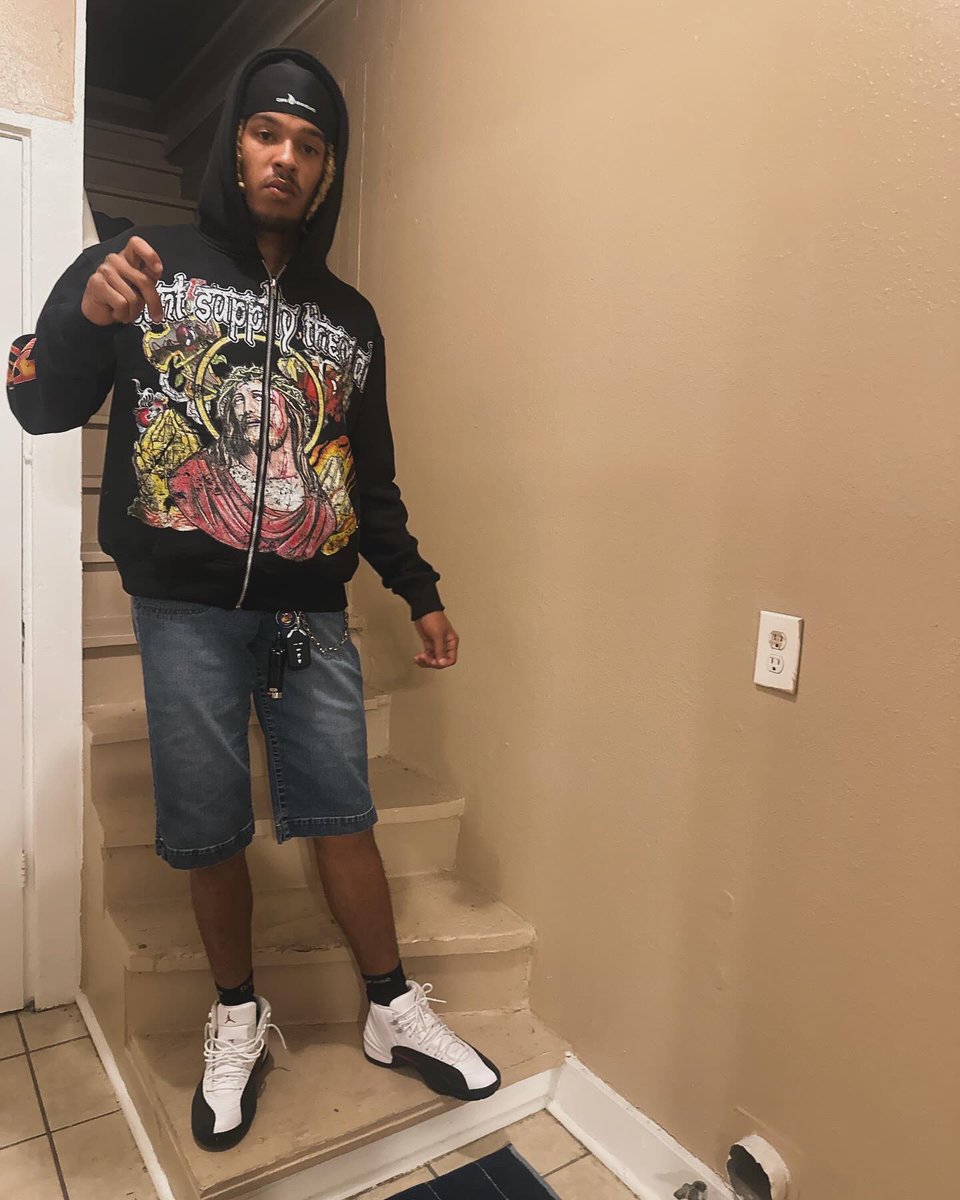 devonlizana's tweet photo. A young ninja wanna ball real hard' you pull a hamstring, you know you gon' be out the game ### https://t.co/bi5LSsjlDZ