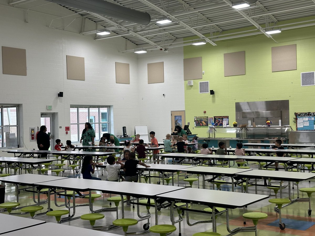 🎉 Big shout-out to the <a href="/es_parkside/">THEParksideES</a> kindergarten team and specialists! 🌟 They made tonight's kindergarten orientation an unforgettable experience for our newest Pipers and their families. 🎈👏 #KindergartenOrientation #ProudPipers