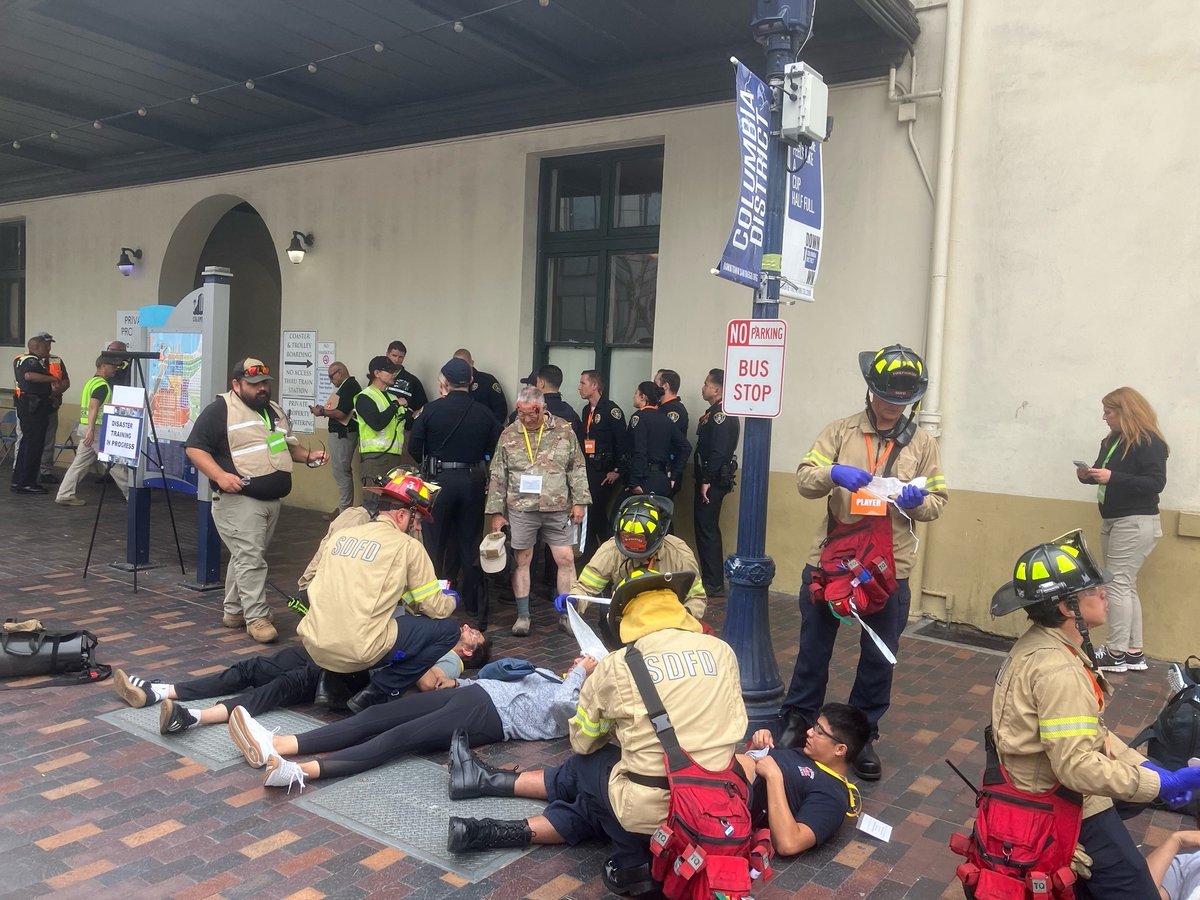 SDFD's tweet photo. A few shots of the active shooter drill at the Amtrak Station on Wednesday morning. Agencies train together to be prepared in the event of a major emergency. Ready to assist you San Diego! 
#training #powayfire #sdfd @SanDiegoPD #chulavistafire
📸 BC A. Bothwell https://t.co/txl3HCG3iR