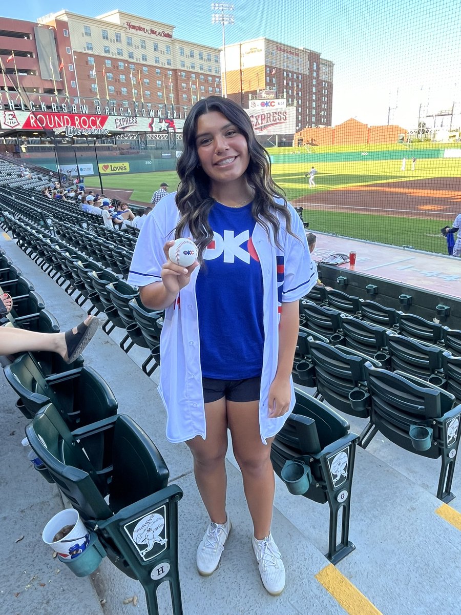 TayborMoss's tweet image. I had a great time throwing out the first pitch at today’s @okc_baseball game! What an honor! Thank you @OKCDBFoundation for having me! #CallMeUp #FirstPitch 
@cat_softball @PiedmontAth @Piedmont_Iron @MooreBats @IchabodSB