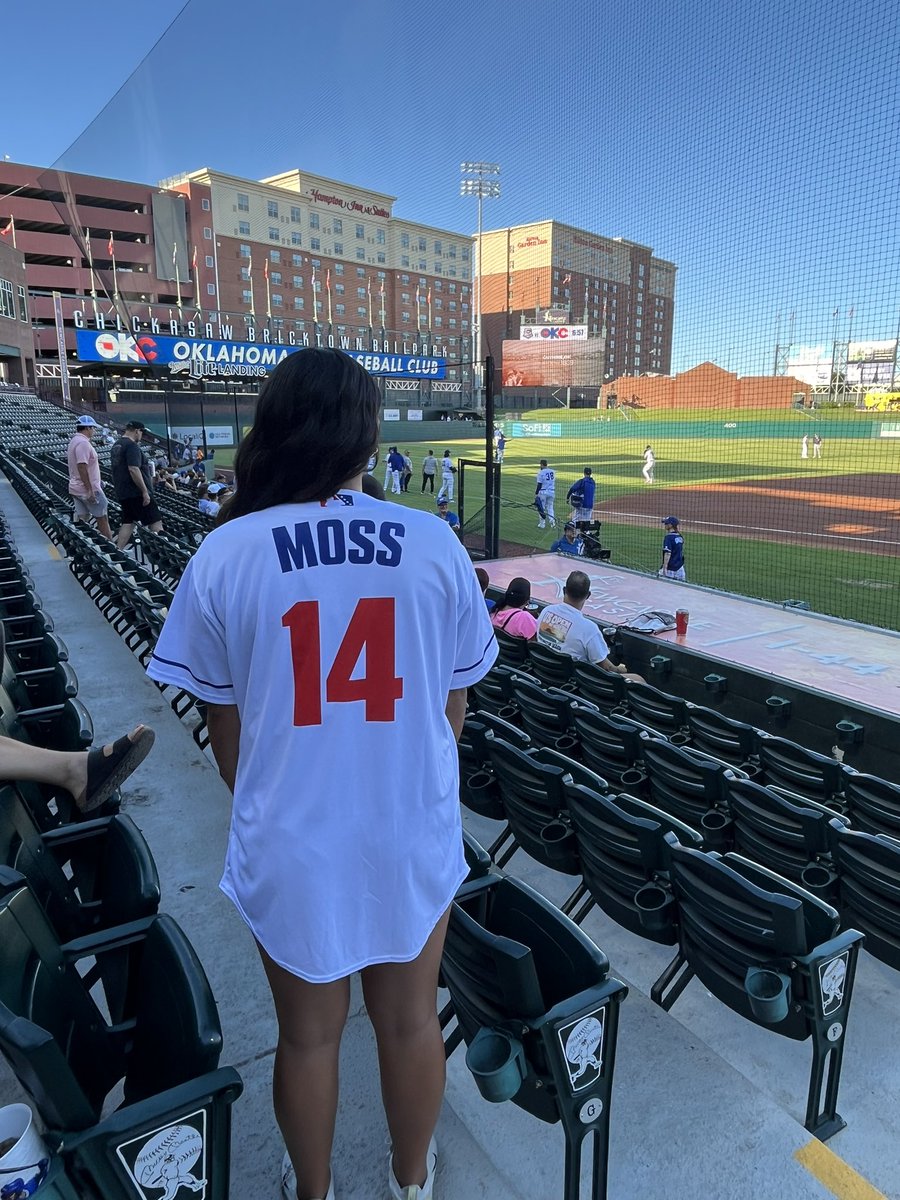 TayborMoss's tweet image. I had a great time throwing out the first pitch at today’s @okc_baseball game! What an honor! Thank you @OKCDBFoundation for having me! #CallMeUp #FirstPitch 
@cat_softball @PiedmontAth @Piedmont_Iron @MooreBats @IchabodSB