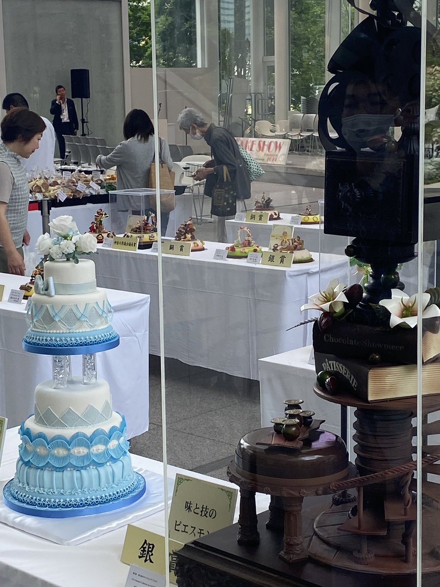 綺麗なケーキ並んでた。