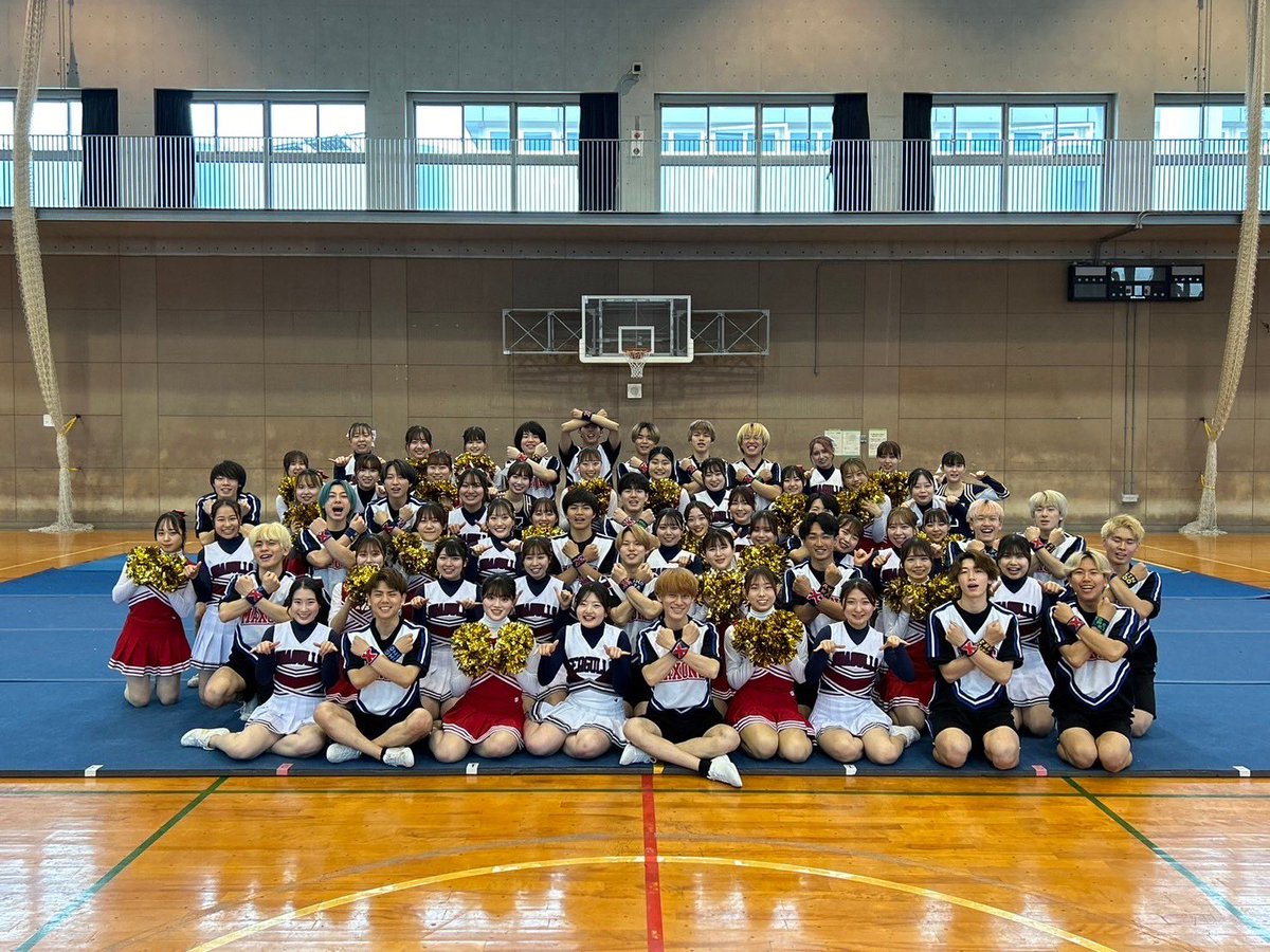 tmuRITZ's tweet photo. 【横市戦】

6/1（土）、2（日）に、横浜市立大学との定期戦が行われました✨

RITZは、開会式での合同演技のほか、男子バスケットボール部、準硬式野球部の応援をさせていただきました！！

そして、今回の横市戦が12期のデビューステージとなりました🌸

出場された両校の皆さん、お疲れ様でした！ https://t.co/9t7iBvMnrg