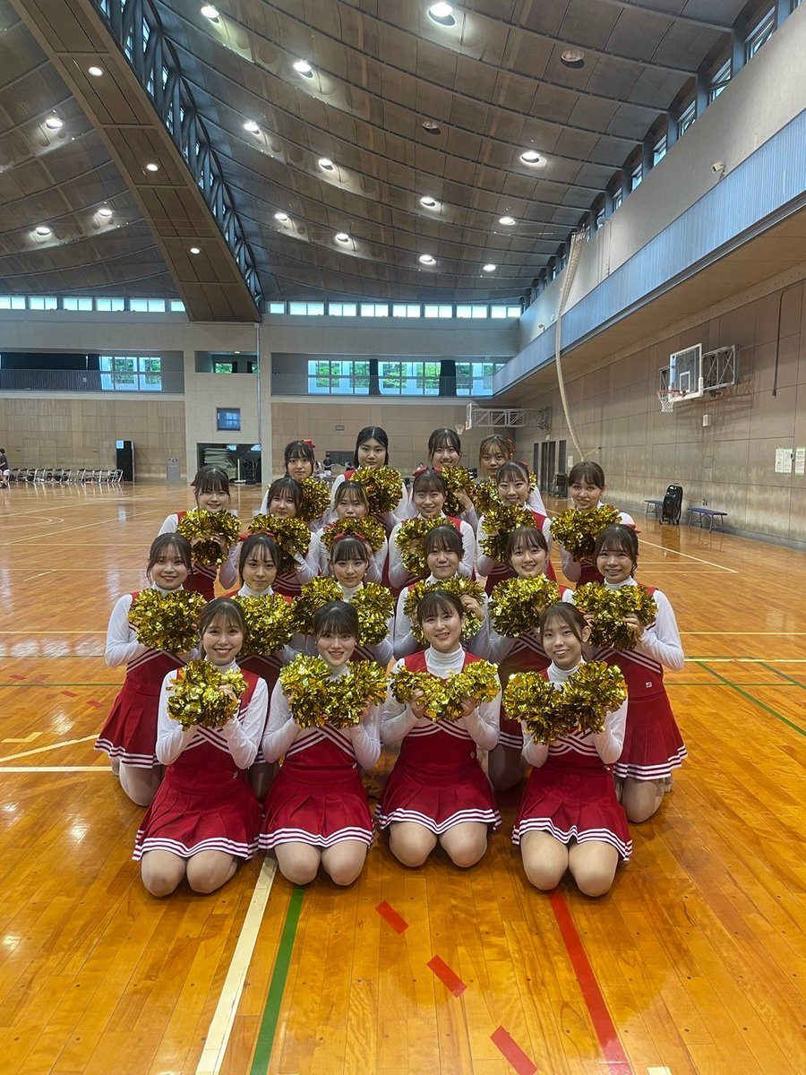 tmuRITZ's tweet photo. 【横市戦】

6/1（土）、2（日）に、横浜市立大学との定期戦が行われました✨

RITZは、開会式での合同演技のほか、男子バスケットボール部、準硬式野球部の応援をさせていただきました！！

そして、今回の横市戦が12期のデビューステージとなりました🌸

出場された両校の皆さん、お疲れ様でした！ https://t.co/9t7iBvMnrg