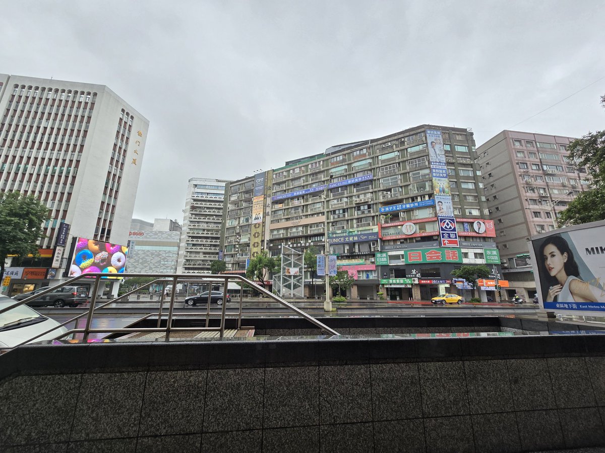 おはようございます。
今日は昨日に続いてあいにくの雨。
南港展覧館以外のメーカーブースはほとんどプライベートブースで招待がないと入れないので昨日のうちに招待頂いた所へお邪魔させて頂いたので今日もまた撮影で南港へ行こうと思います。
雨天残念😪