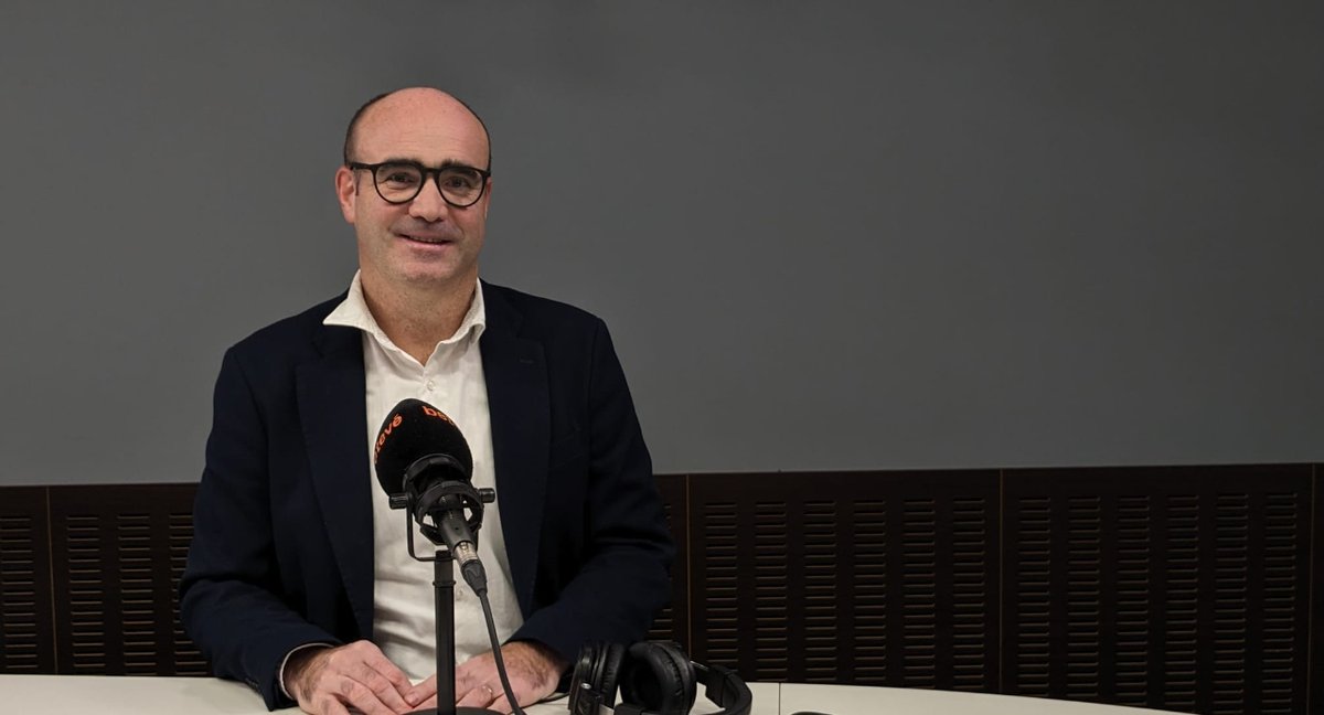 🗣️<a href="/YosebaCanovas/">Yoseba Cánovas</a>, metge de família (@apicsbcn) i autor d’un article que analitza la tria i adjudicació de places al #MIR: “L’opinió general és que ningú no vol fer MFiC, però quan ens mirem bé les dades, veiem que no és així”👉i.mtr.cool/detiruerin

#EntrevistesCoMB