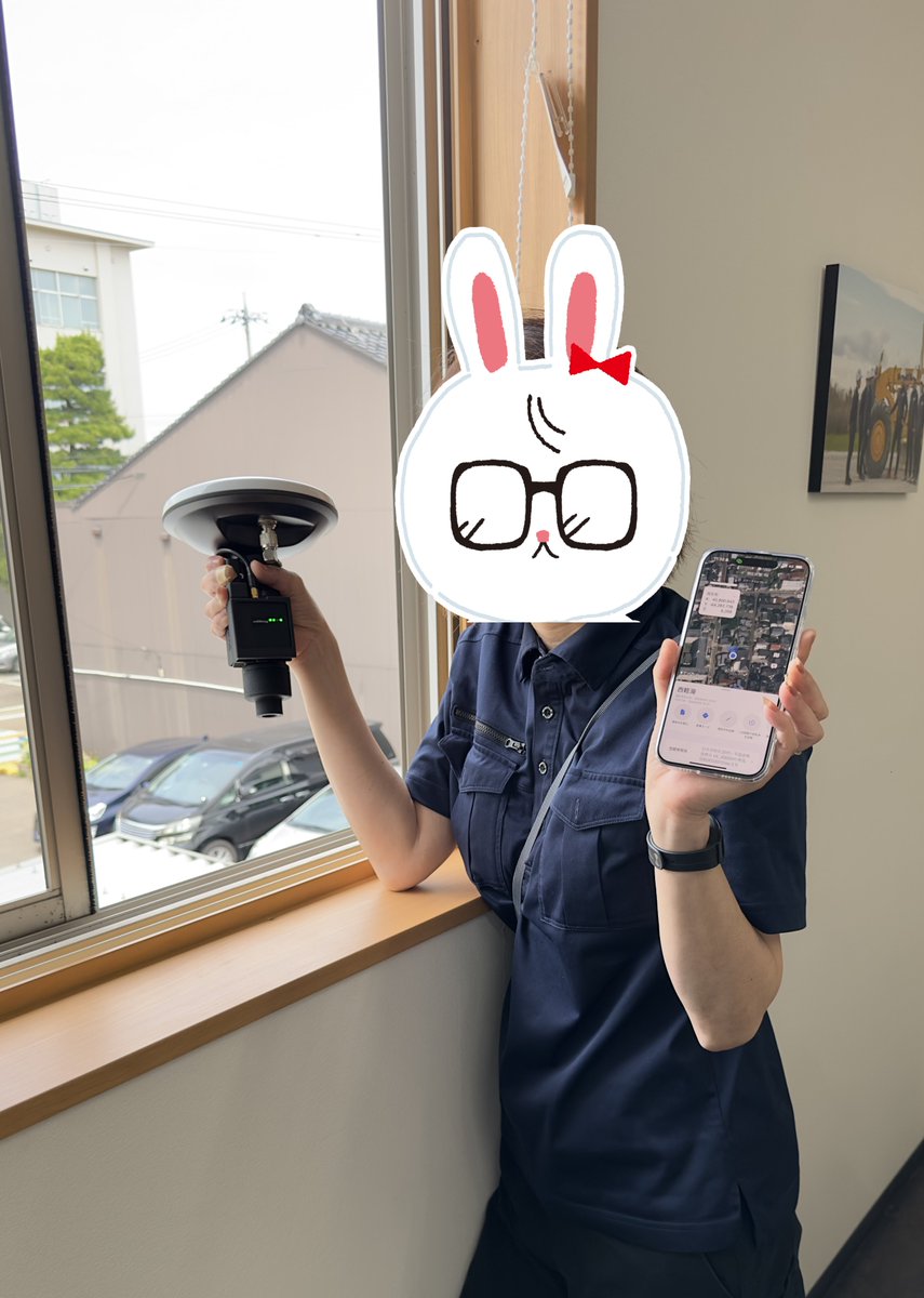 wata_eguchigumi's tweet photo. 新しい3D測量機器が届き、ウキウキで試運転する建設ディレクターのくぅーさん(^^♪
この機械はiphoneを使って測量します！
以前使っていたものより大きくなった分、測量精度が向上しています！

これで業務効率がさらに向上します！！('◇')ゞ

#江口組
#geoscan
#オプティム https://t.co/w03pVefGPo