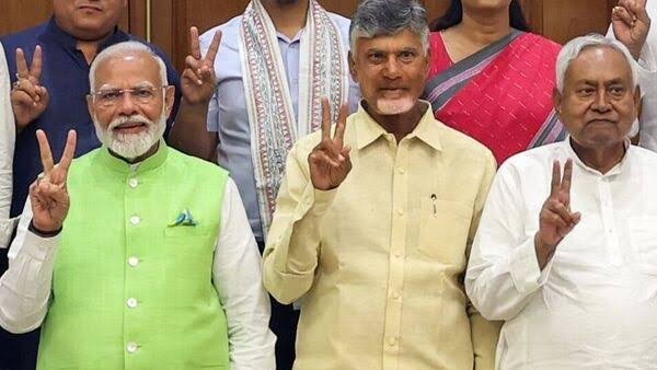 Alavidrasamy's tweet photo. தமிழ் தேசியம் என்பது பிரிவினை ன்னு பேசின சங்கி கூட்டங்க இன்னைக்கு தெலுங்குதேச கட்சி கிட்ட பதவி பிச்சை எடுக்க வேண்டிய நிலைமை ஆயிடுச்சு ☺️ https://t.co/W8y3wjzYfh