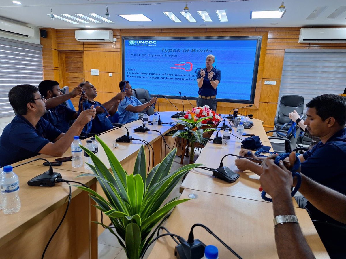 UNODC_BMB's tweet photo. #Counteringmaritimecrimes⚓️
@UNODC_MCP in #Bangladesh🇧🇩concluded Introduction to Seamanship Course for 8 officers of the #DepartmentofNarcoticsControl.Theory & practical incl.-
🚤Boat anchoring
🛟Safety procedures
⛑️Basic first Aid
Funded by #Japan🇯🇵
#BorderManagement https://t.co/NjdAbAMrs3
