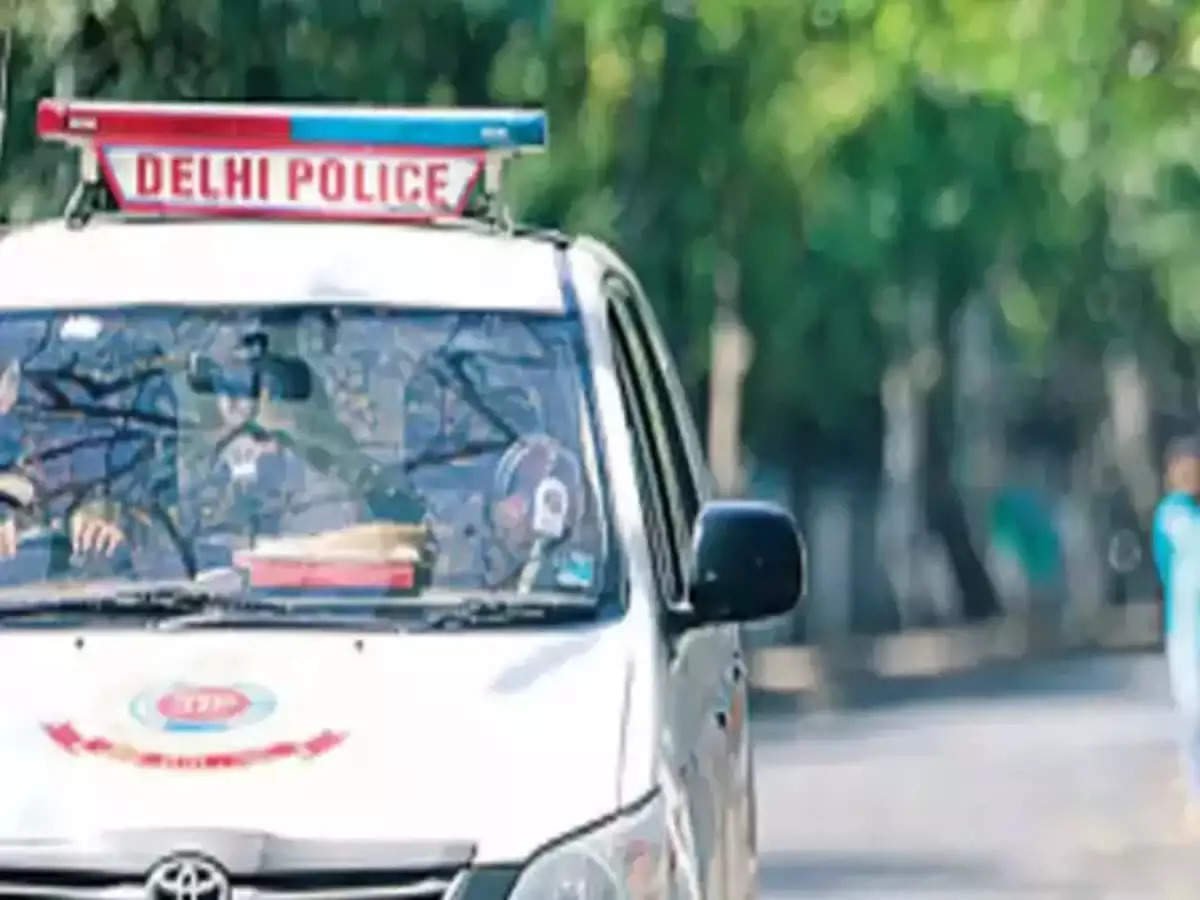 EconomicTimes's tweet image. A man's body has been found in a car in #Delhi's #NehruPlace area. All senior officers including DCP are present at the spot, probe underway: #DelhiPolice 
(ANI)
🗳️ #LokSabhaElections2024 News Updates ➠ ecoti.in/ArnJ1Y #ElectionsWithET #LokSabhaElectionsResults2024