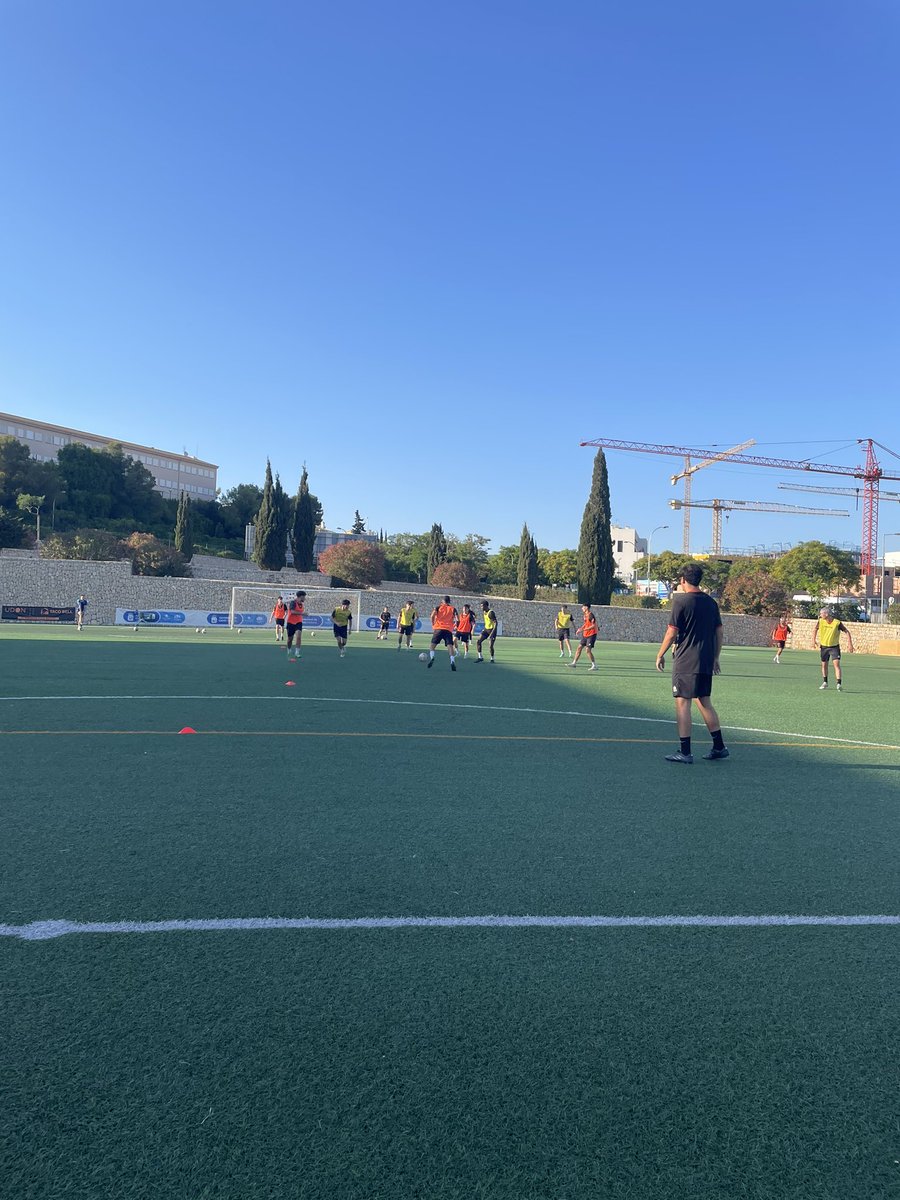 joancr_7's tweet photo. 5 de junio, 19 tíos entrenando. Esto es la esencia de un filial sub23😉 #QueremosLaCopa https://t.co/CvC6ZaCxFa