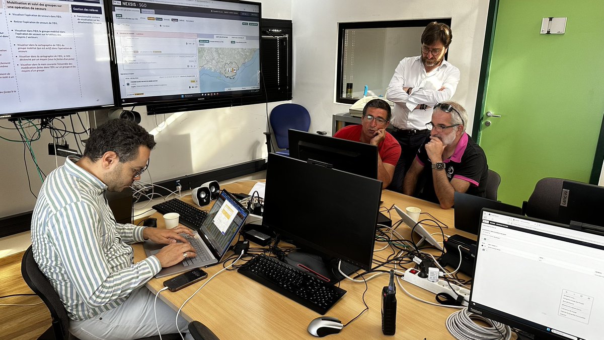 SIS_2A's tweet photo. Le directeur de l’@ANSC_Fret ses équipes, étaient hier à Ajaccio au CODIS/CTA. A l’ordre du jour, mise en œuvre de nouvelles fonctionnalités et des ressources cartographiques supplémentaires pour la gestion du dispositif préventif feux de forêts avec les personnels du CODIS/CTA. https://t.co/cz7tJyYn5c