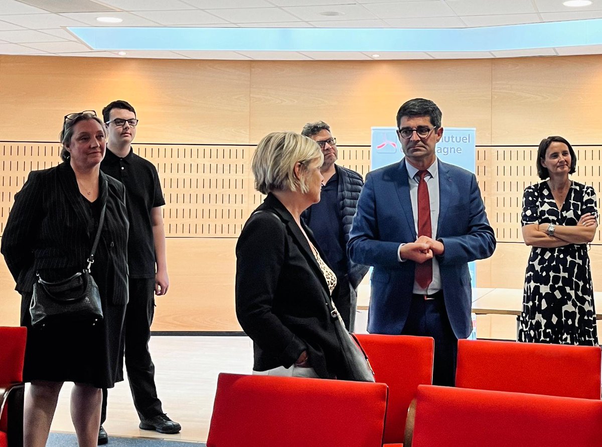 acrennes's tweet photo. École inclusive ⌨ | Le Directeur académique du Morbihan, les Directeurs Départementaux Adjoints du Crédit Mutuel de Bretagne pour le Morbihan et Ryann Dubois, ont remis des kits KEYDYS aux écoles et collèges du Morbihan
👉Dernière étape de distribution dans l'académie de Rennes https://t.co/2SAWEtUVDN