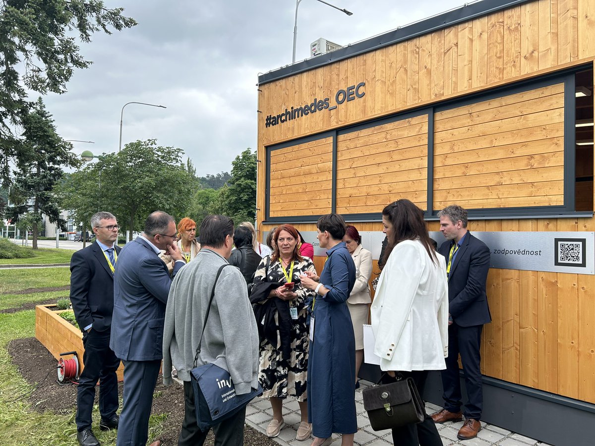 EnergyClimateWB's tweet photo. 🔹 A highlight was the panel on sustainable urban mobility with GIZ presenting the work in the Western Balkans, on behalf of @BMZ_Bund and the #EuropeanUnion. @nalas_eu shared insights on local administrations’ progress in sustainable mobility, showcasing innovative concepts. https://t.co/m2SUP3dtJJ