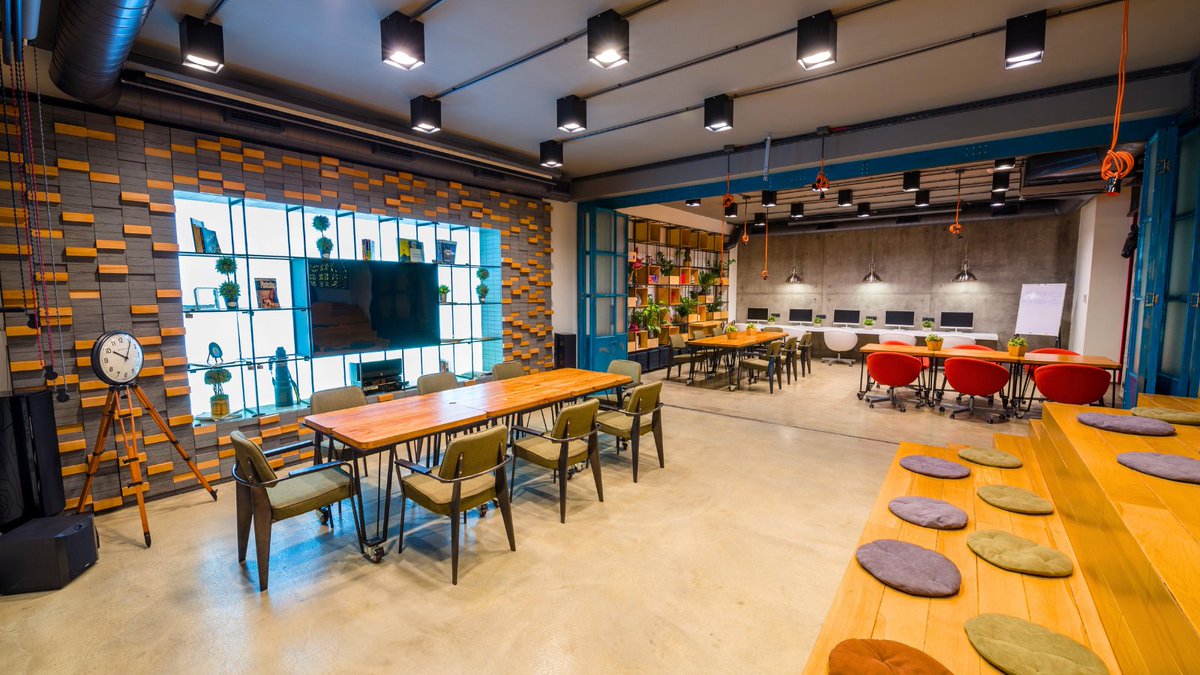 Excited to share the co-working space we meticulously designed and furnished with flexible seating options for a client in Sydney.🥰

#OfficeLife #designers #designs #ClientesSatisfechos #architectures #decorate #colorfulart #seats #interiordesigner #interiors #wowow映画について