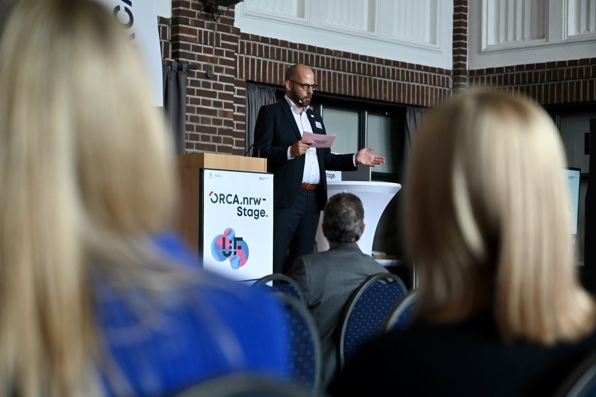 Markus Deimann eröffnet die ORCA.nrw Stage. Der Startschuss für 11 Stunden Programm. #uffestival
