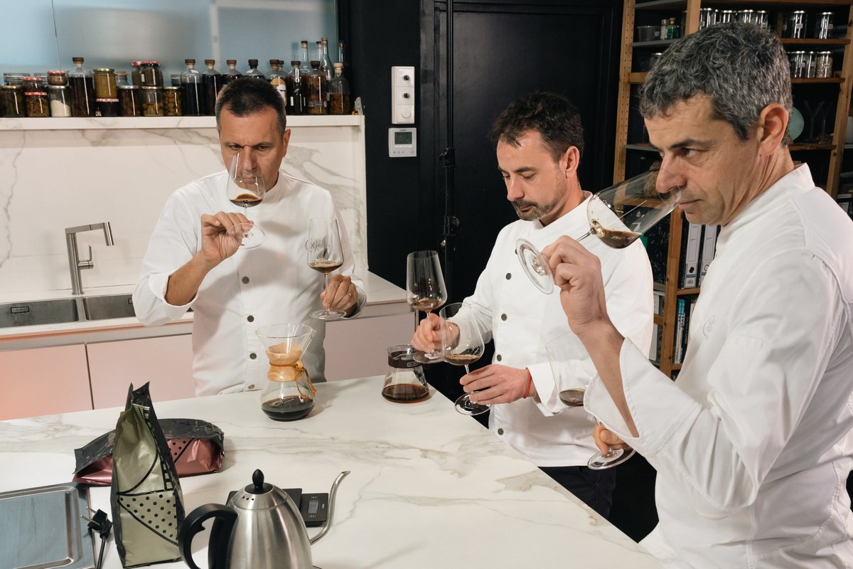 Felicitats <a href="/DisfrutarBCN/">Disfrutar Barcelona</a> per ser el Millor Restaurant del Món 2024 segons <a href="/theworlds50best/">The World's 50 Best</a>! 🎉 Orgullosos de ser els vostres partners amb el nostre #cafè #theroasterybynovell. ☕️ Aquest reconeixement reflecteix el vostre talent, dedicació i passió.  
#Worlds50Best #disfrutarbcn