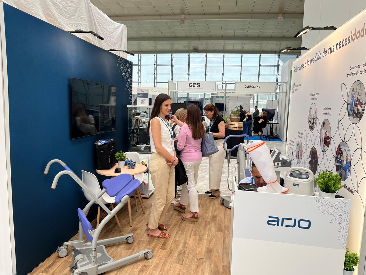 arjoiberia's tweet photo. ☀️ A por el segundo día en @IFEMA en el  #34ANDE de #EnfermerasGestoras 👩‍⚕️ con @ANDEorg 
¿Cuánto sabes de Arjo? 🤓
🍀 ¡Participa y gana aquí! 👉  https://t.co/aDJ0DfbZ8q
#arjospain #EmpoweringMovement #wearearjo https://t.co/dzzcTxRMF9