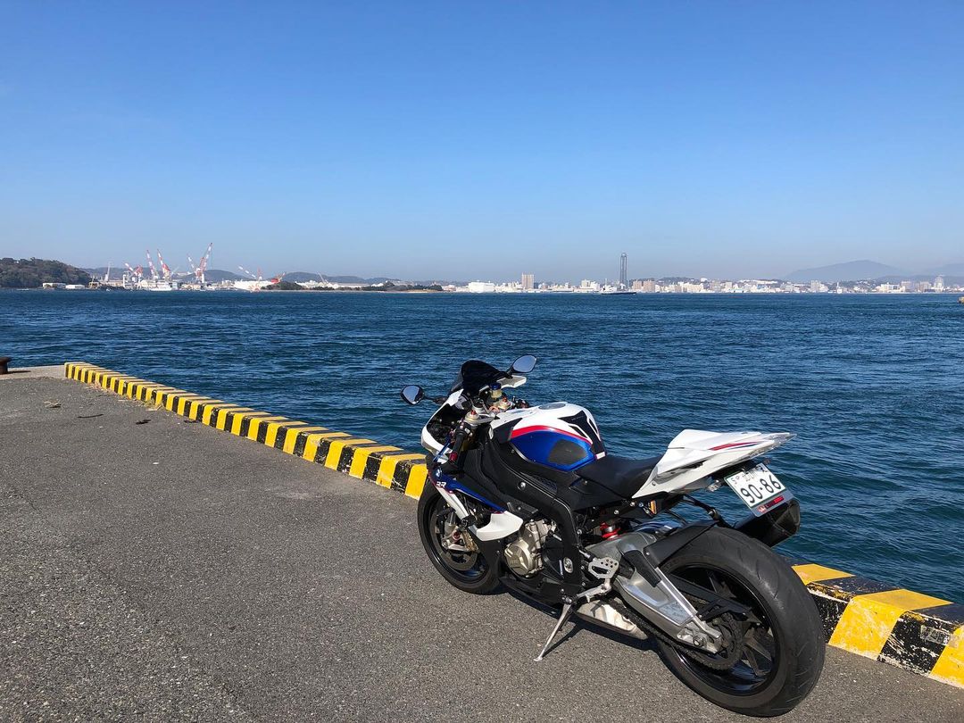 oliver_lis54893's tweet photo. 写真は、昔の朝RIDEの時のガソスタ⛽#s1000rr #BMW #bmwmotorrad #bmws1000rr #bmws1000rrriders #bmws1000rrgram https://t.co/ZrgycuwaHI