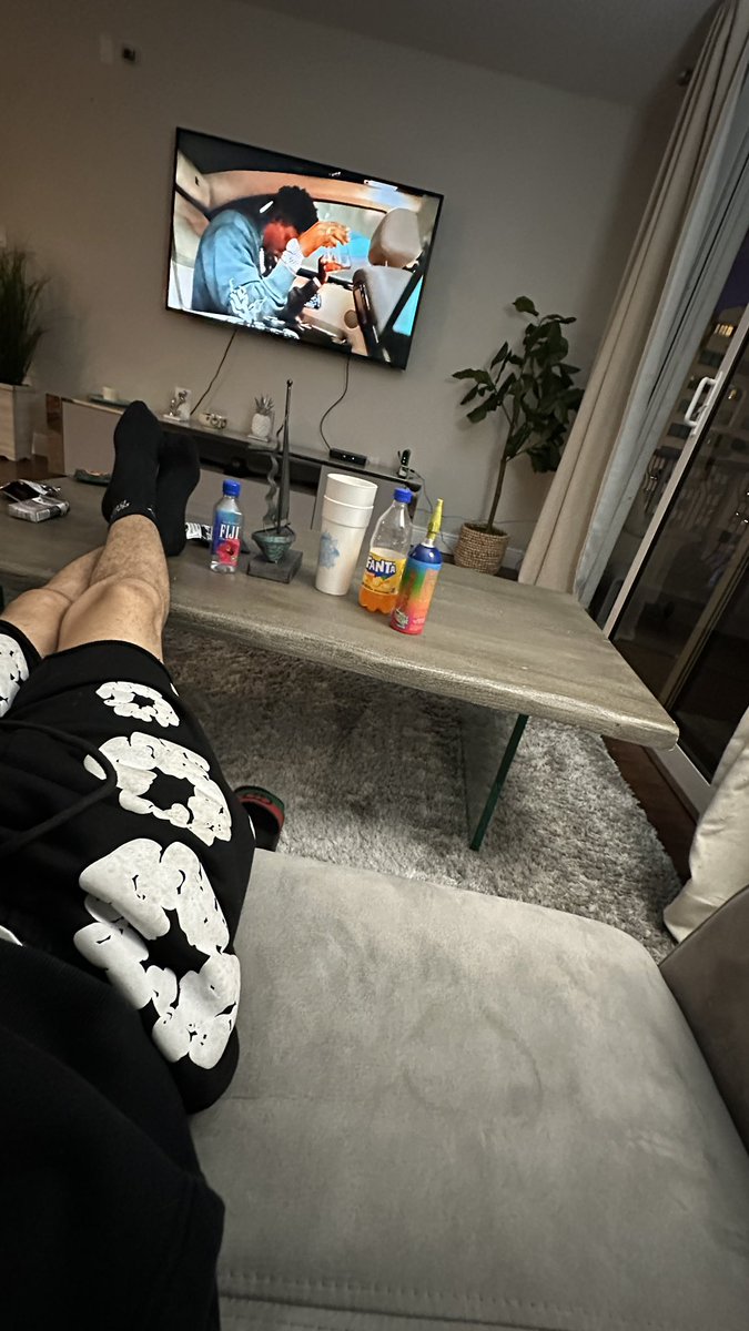 BigDrakula's tweet photo. Hangin n swangin https://t.co/RR6sjH71ez