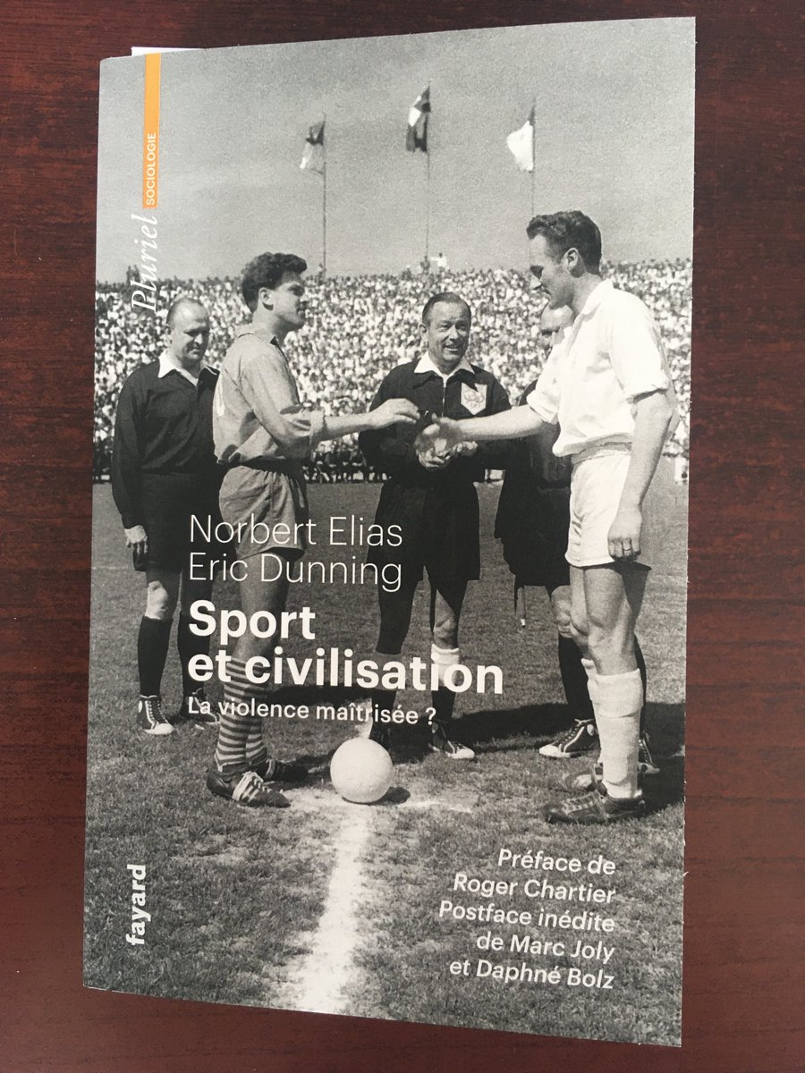 Réédition d’un classique de la sociologie du sport : le Elias et Dunning « Sport et civilisation » (édition originale parue en 86, traduction fr. en 94). Toujours chez Fayard et avec la préface de Roger Chartier. Mais avec une postface inédite signée par Daphné Bolz et Marc Joly