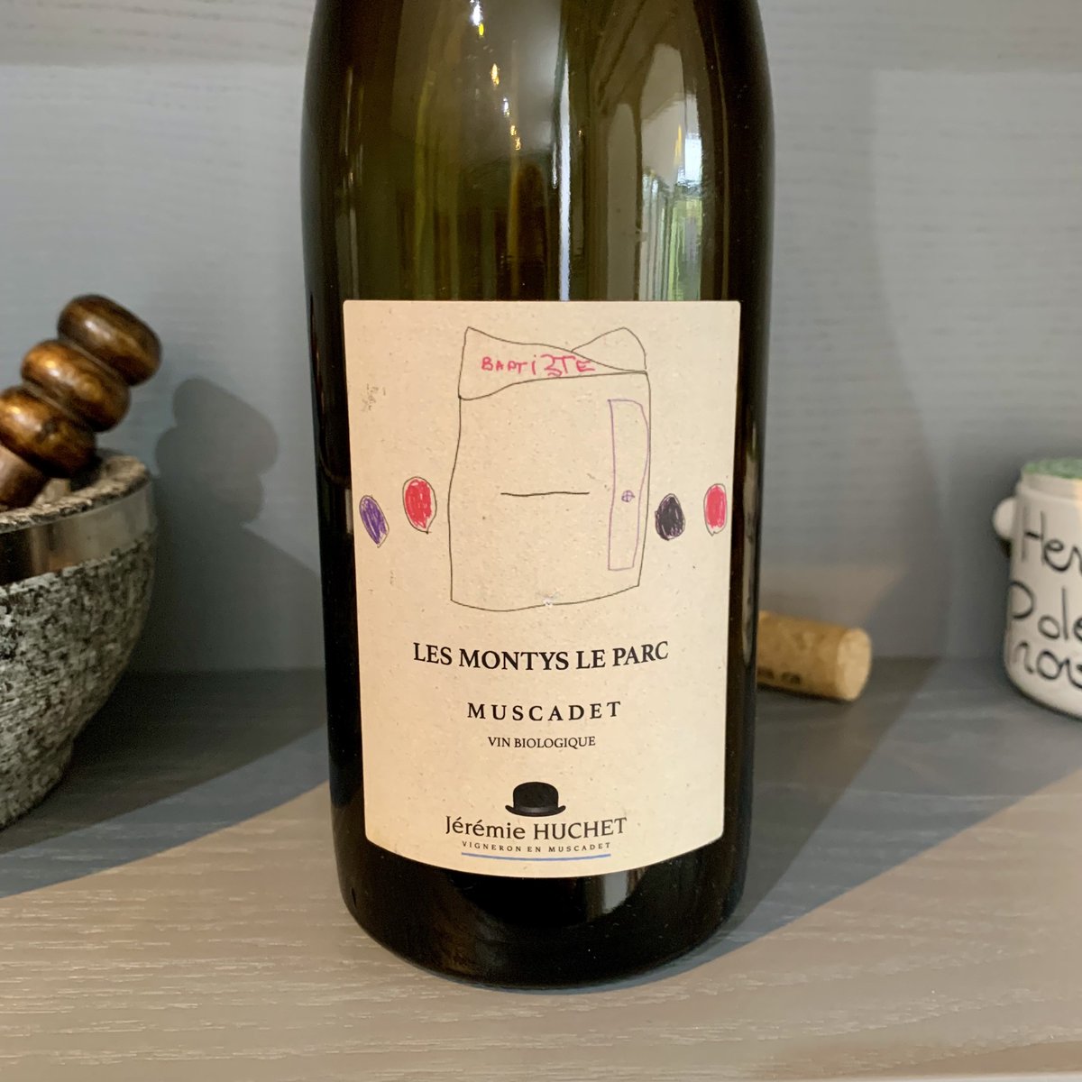 joannasimon's tweet photo. Stellar single-vineyard, old vine, organic Muscadet not just for D-day but for National Fish &amp; Chip Day (who knew?). New #wineoftheweek Les Montys Le Parc https://t.co/6hYqZcgZjR #Muscadet #organicwine #nationalfishandchipday @hhandc https://t.co/nfLM8Q9Bbw