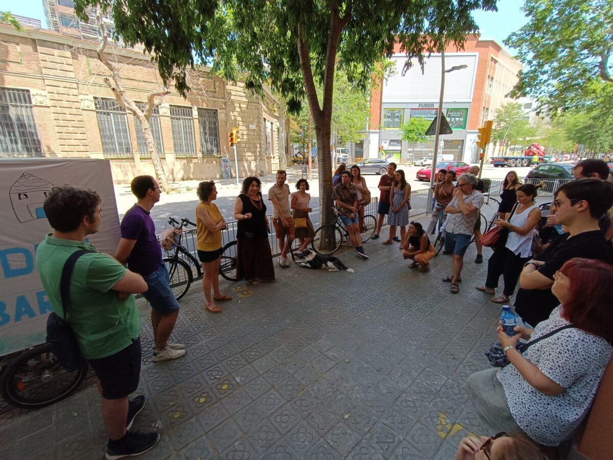 Gaudim del vespre del divendres amb una ruta pel barri 🥳amb batucada!🥁

A la ruta “Viure al Poblenou” parlarem de la història del barri a través de l'habitatge🏠Què significa per vosaltres viure a #Poblenou?

📆7 de juny 18h
📌Inici <a href="/HubBici/">Bicihub Barcelona</a>
▶️Inscripció ja.cat/va1iF