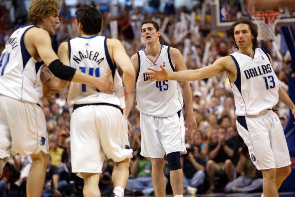 Jarbilong1's tweet photo. @Mavs_FFL Eduardo Najera and Raef LaFrentz https://t.co/WVlEtMYZNV