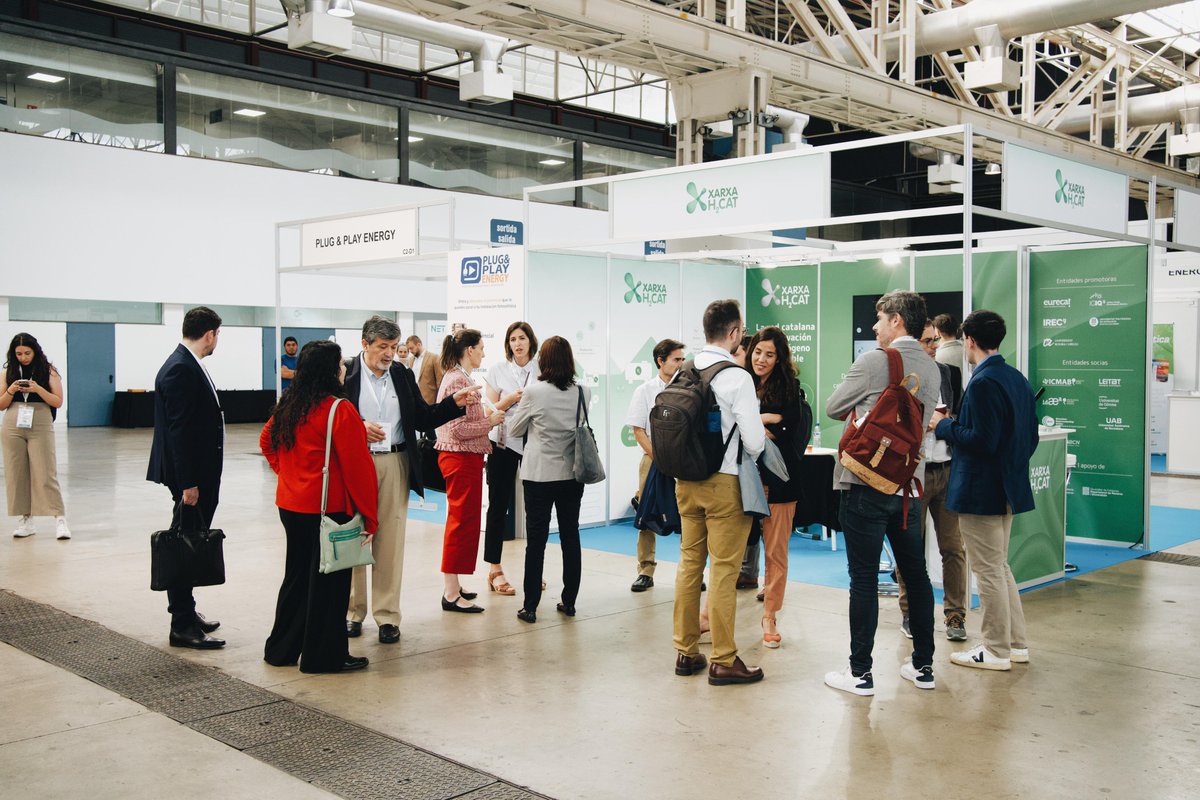 xarxaH2CAT's tweet image. Así cerramos la jornada #H2TECH en la @FeriaNetZero. Durante la tarde pudimos conocer los proyectos de @cnh2_es y @CENER_Energia, abordamos la seguridad del hidrógeno con @BEQUINOR y los retos del sector en una mesa redonda. Hoy os esperamos de nuevo en el stand D3.