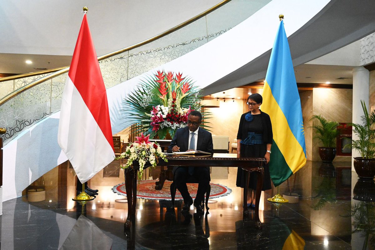 Menlu_RI's tweet image. Welcoming the 1st visit of FM Vincent Biruta @Vbiruta of Rwanda (Jakarta, 6/6). We had a fruitful bilateral meeting &amp;amp; exchanged views on efforts to continue strengthening coop, inc’l in combatting transnational organized crime &amp;amp; speedy conclusion of PTA to enhance bilateral trade