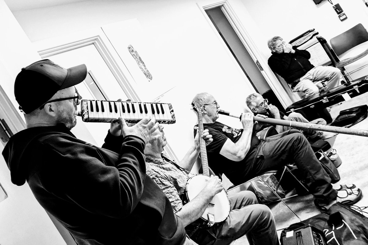 jamesemarks's tweet photo. @GoGenieMo @UN @HolstMuseum @Playtronica @buildwithhubs Everyone Welcome & All Aboard @HolstMuseum #Holst150 Spaceship Earth Improv Orchestra 🌌🌎🌻⚡🎶🌈🕉️ at #WilsonNights magicly conducted with @chriscundy3 @SwammiDin @uniofglos #LetsCreate #MuseumWeek #WorldEnvironmentDay #PlayLabZ https://t.co/Lzmyg9gFKW