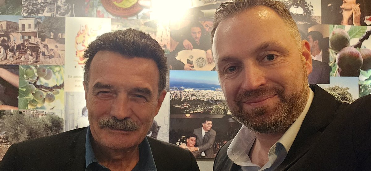 50 ans de journalisme
VS
20 ans de journalisme.
Mais une conviction commune : "faire digue" , ne jamais rien lâcher face à l'extrême droite, dont le poison se répand jusque dans certains partis traditionnels et certains médias.
Merci <a href="/edwyplenel/">Edwy Plenel</a> pour votre travail si inspirant !