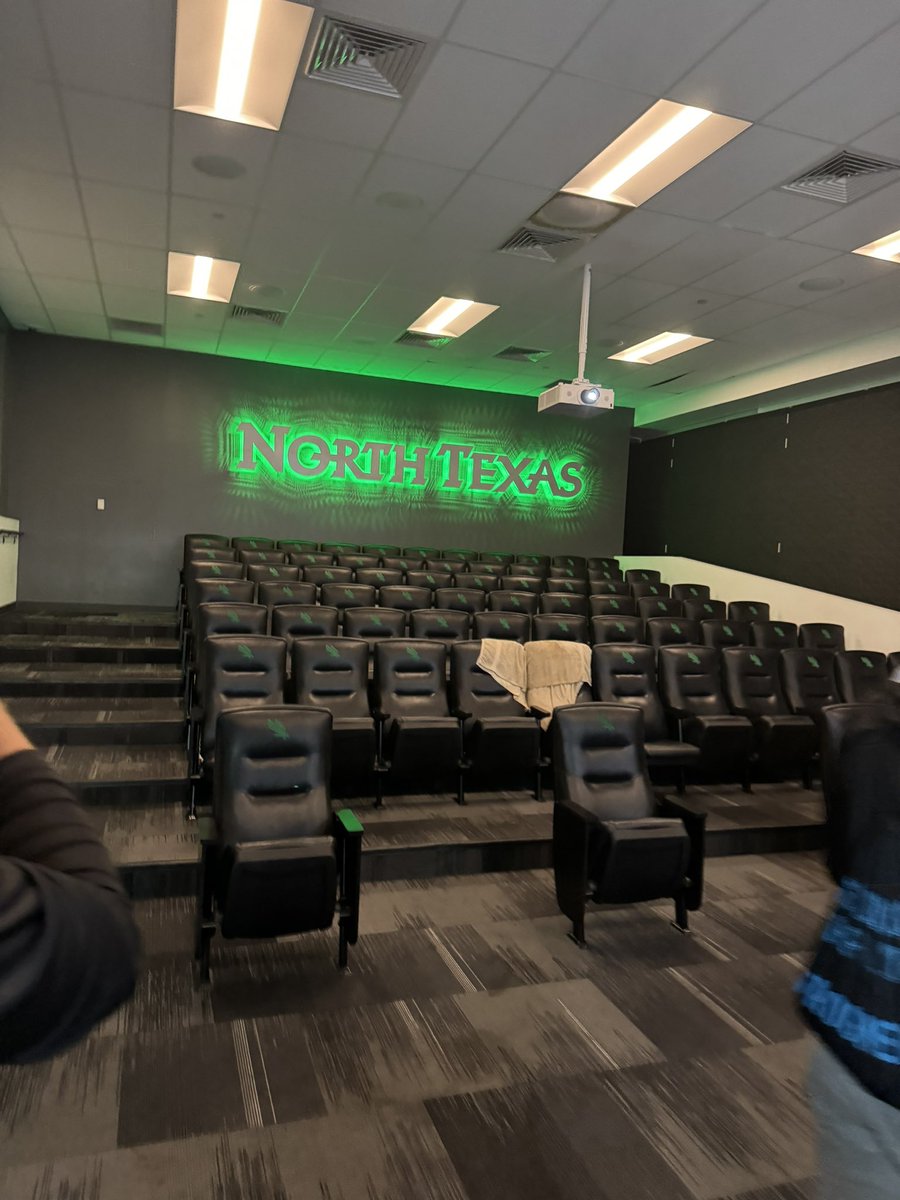 LinusgrFeldhaus's tweet photo. I had a great visit to @MeanGreenFB today!  I look forward to the camp on Friday.  Thank you to @TrustMyEyesO for the great tour. 

@GridironImports @ImmoOsterkamp 
@GIfootballChris https://t.co/k0Y6qCBaKG