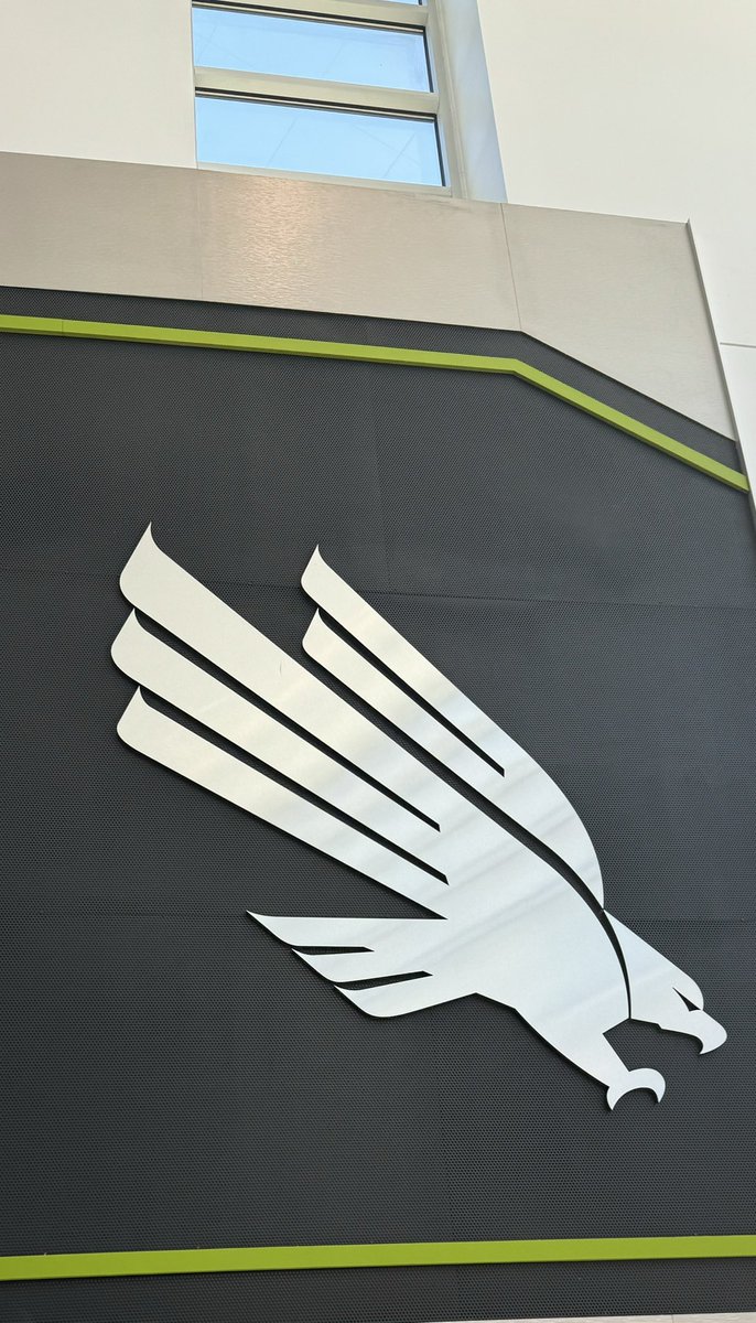 LinusgrFeldhaus's tweet photo. I had a great visit to @MeanGreenFB today!  I look forward to the camp on Friday.  Thank you to @TrustMyEyesO for the great tour. 

@GridironImports @ImmoOsterkamp 
@GIfootballChris https://t.co/k0Y6qCBaKG