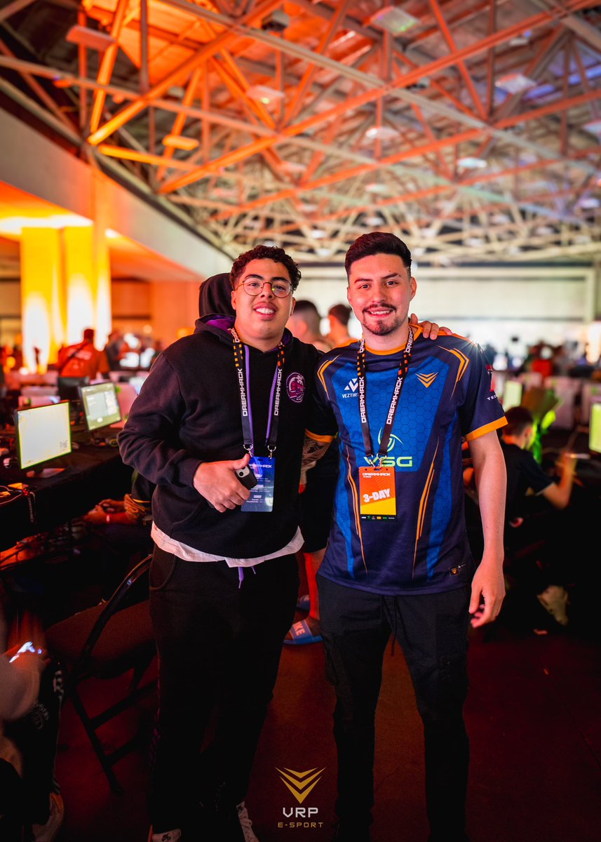 RafaMarquezz0's tweet photo. Se compitió, se aprendió y se disfrutó.

Top5 del bracket D.

Lo mejor de este evento, son las personas que conocí y me di cuenta en el nivel que estoy para compartir EAFC y lo que necesito aprender 

Ojalá nos vemos al siguiente!! 

#somosvrp https://t.co/8X8ZVQm4mm