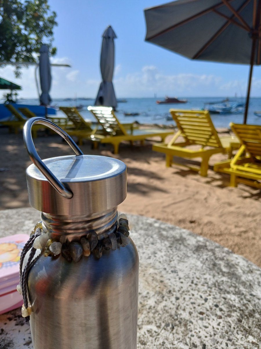 Stnobeni's tweet photo. Sitting here, and as far as the eyes can see there are lighthouses. Can't stop repeating this part in mind: 🥰

🎶 " .. 은밀히 널 이끄는 lighthouse~ " 🩵

@TPST__official 
#Sanur
#Bali
#Indonesia 
#morning
#chilling
#혁🫶🏻

https://t.co/DR1DgLwp31 https://t.co/IagZJgrQLW