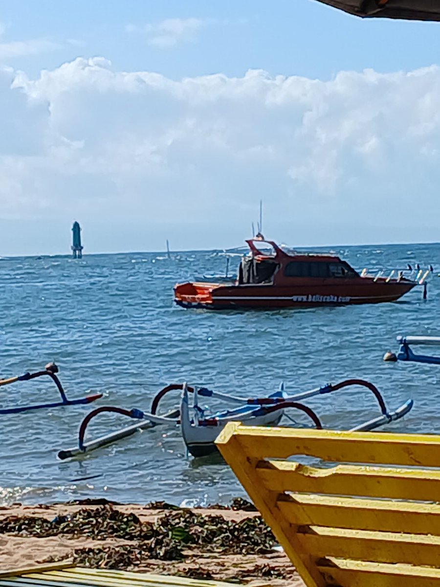 Stnobeni's tweet photo. Sitting here, and as far as the eyes can see there are lighthouses. Can't stop repeating this part in mind: 🥰

🎶 " .. 은밀히 널 이끄는 lighthouse~ " 🩵

@TPST__official 
#Sanur
#Bali
#Indonesia 
#morning
#chilling
#혁🫶🏻

https://t.co/DR1DgLwp31 https://t.co/IagZJgrQLW
