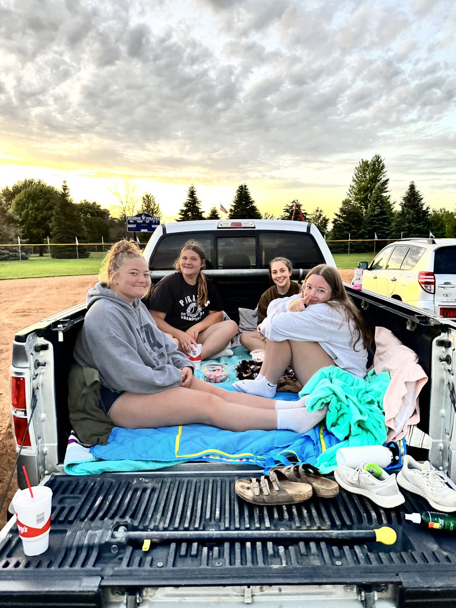 HudsonSBall's tweet photo. 🥎 Annual Drive-In Movie 🍿 Night
Beautiful Night after some light rain during practice! The Sandlot was the Feature tonight on the field!  Lots of laughs, snacks, and staying comfy under the stars ⭐️!
WE Can. WE will. > GO HUD 🥎
@IGHSAU
#hudsonschools https://t.co/Wgb0VTVE1y