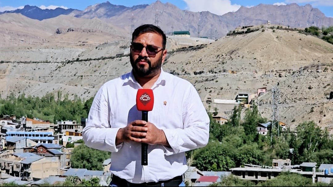 Ssadiqrazvi786's tweet photo. 🎉 Congratulations to @alee_waziree on joining Sahar TV, Iran! 🌐📺 Your dedication to journalism is commendable. #Journalism #Iran https://t.co/sHYCFl2s6I